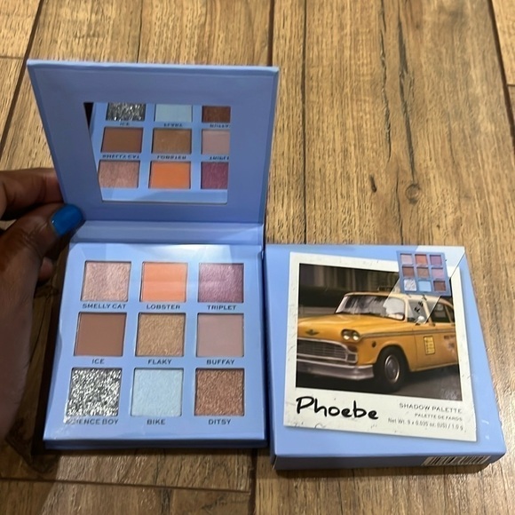 FRIENDS X REVOLUTION PHOEBE SHADOW PALETTE - Picture 1 of 6
